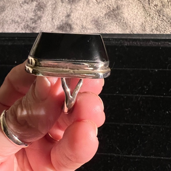 Sterling Silver With large Black onyx stone - Great condition- Size 7 - Picture 4 of 6